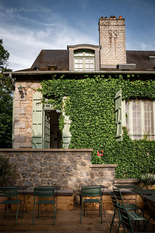 Commerce à SAINT-LEONARD-DES-BOIS