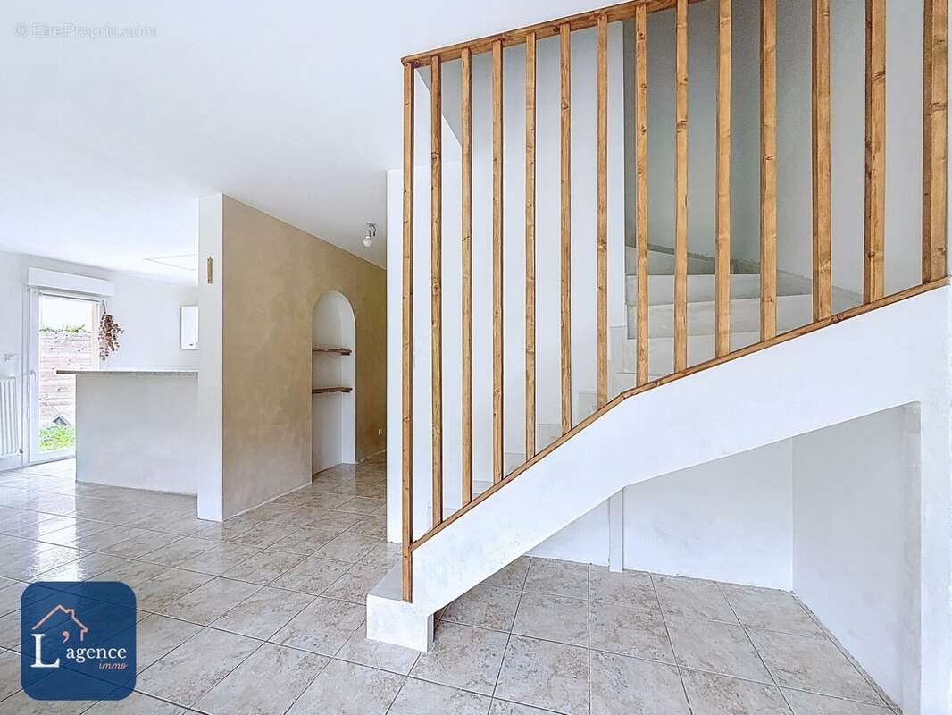 Maison à SAINT-GENIS-POUILLY