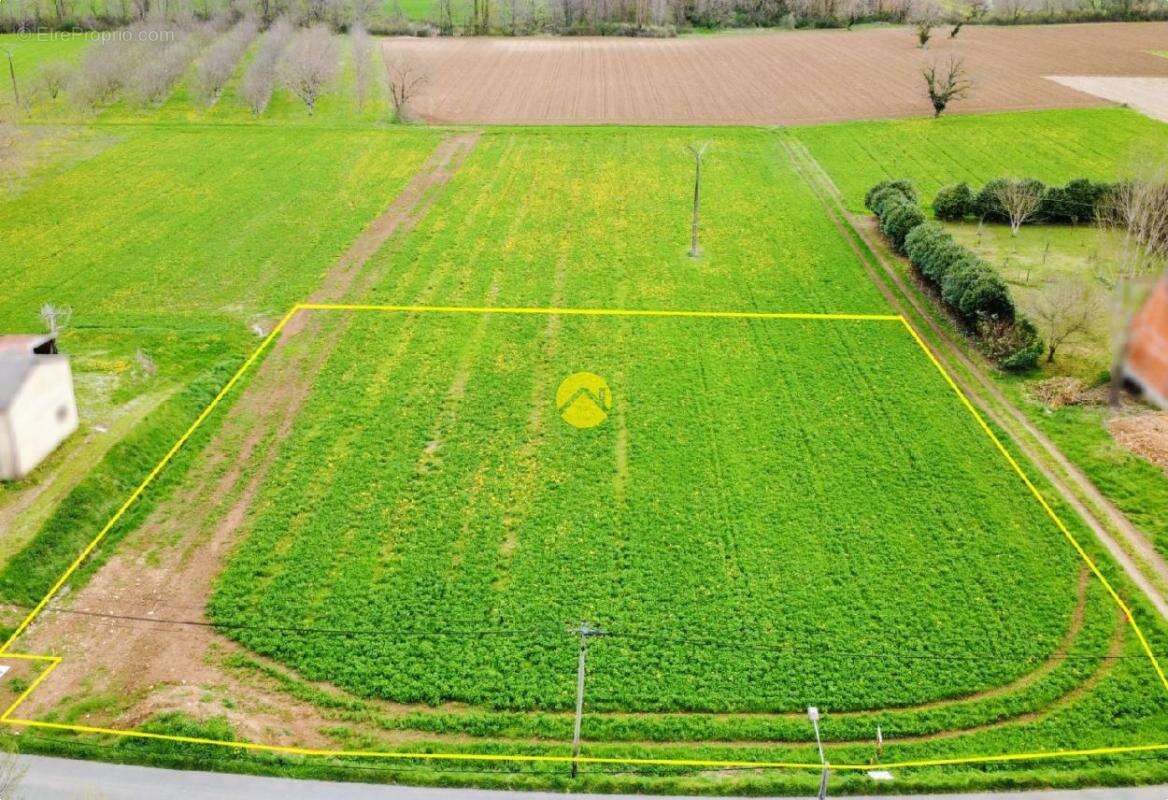 Terrain à SAINT-CYBRANET