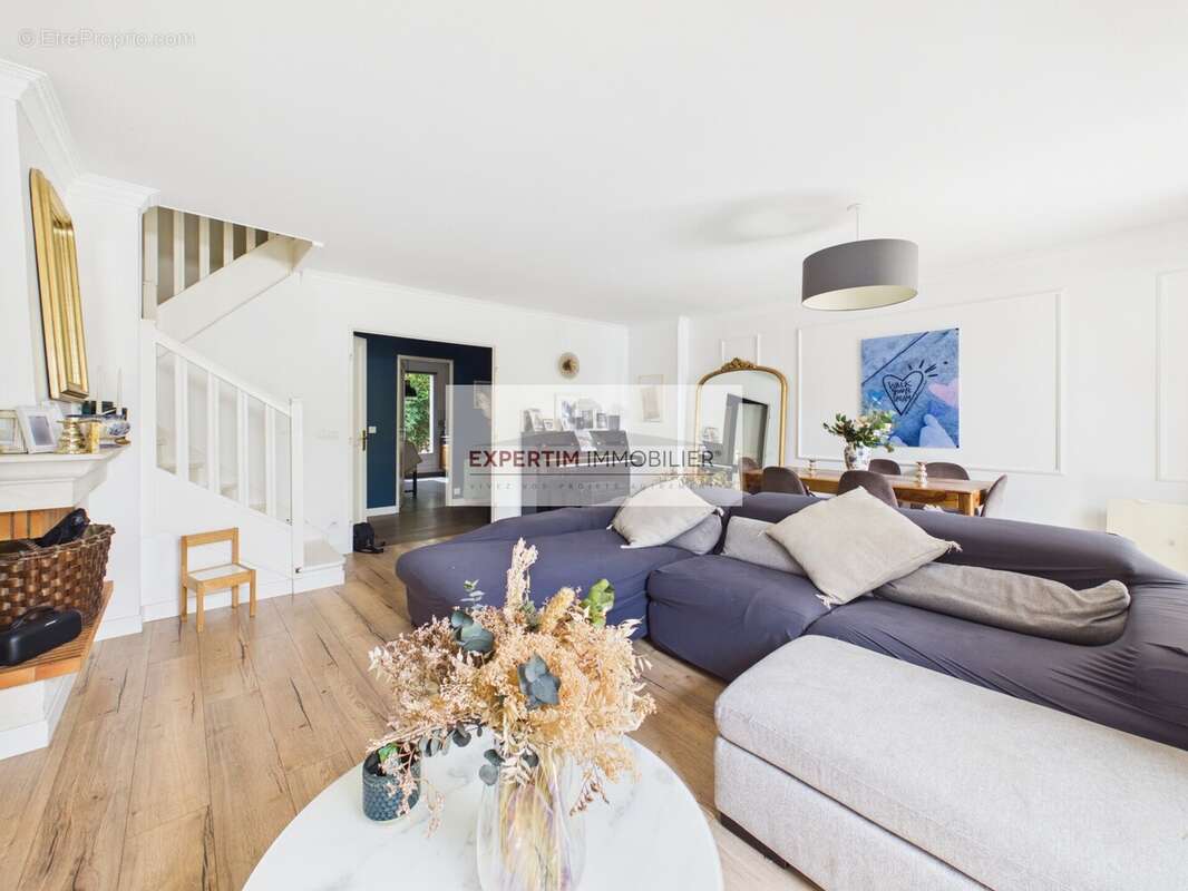 Maison 135 m² à Noisy-Le-Roi  - photo 2