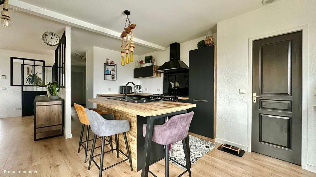 Maison 231 m² à Etaux  - photo 4