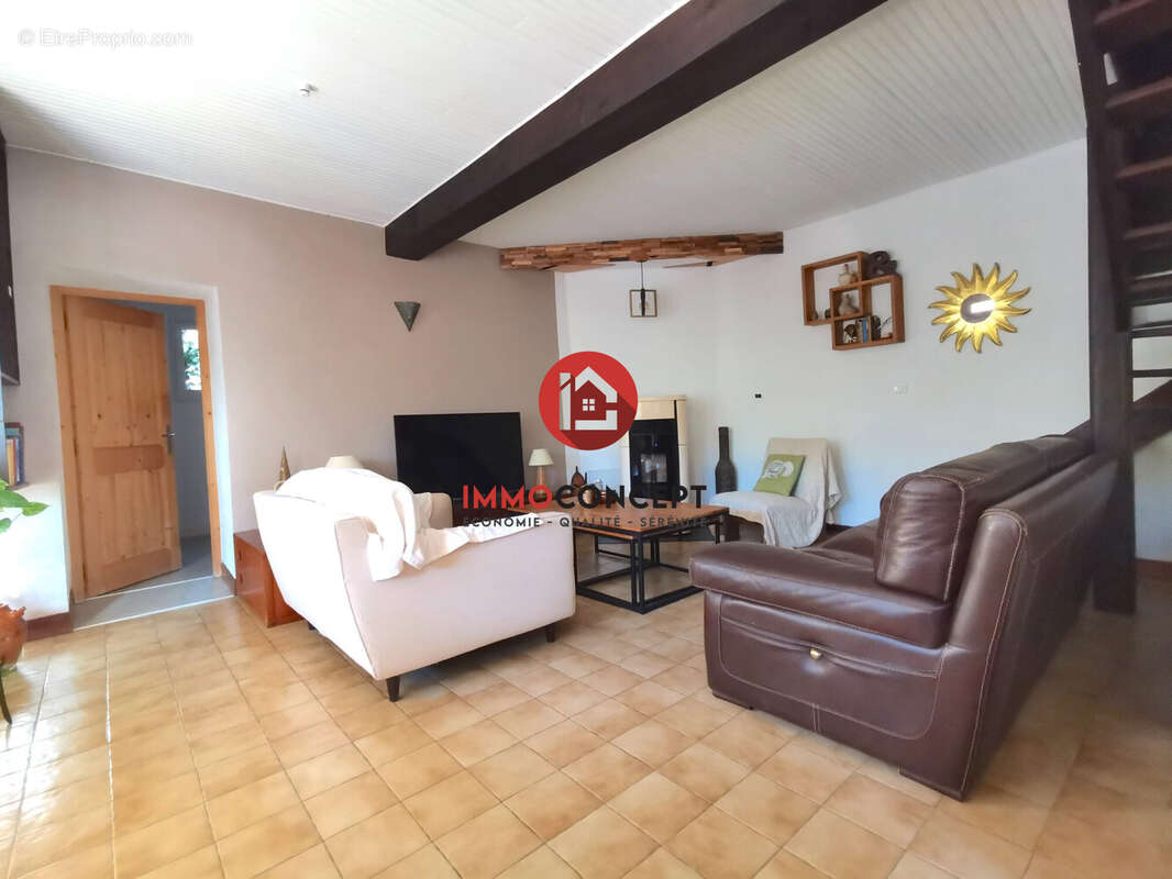 Maison à SAINT-VICTOR-LA-COSTE