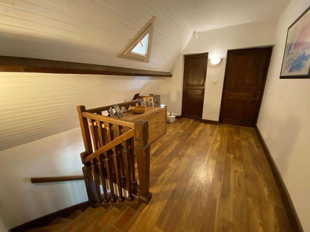 Maison à MAUZAC-ET-GRAND-CASTANG