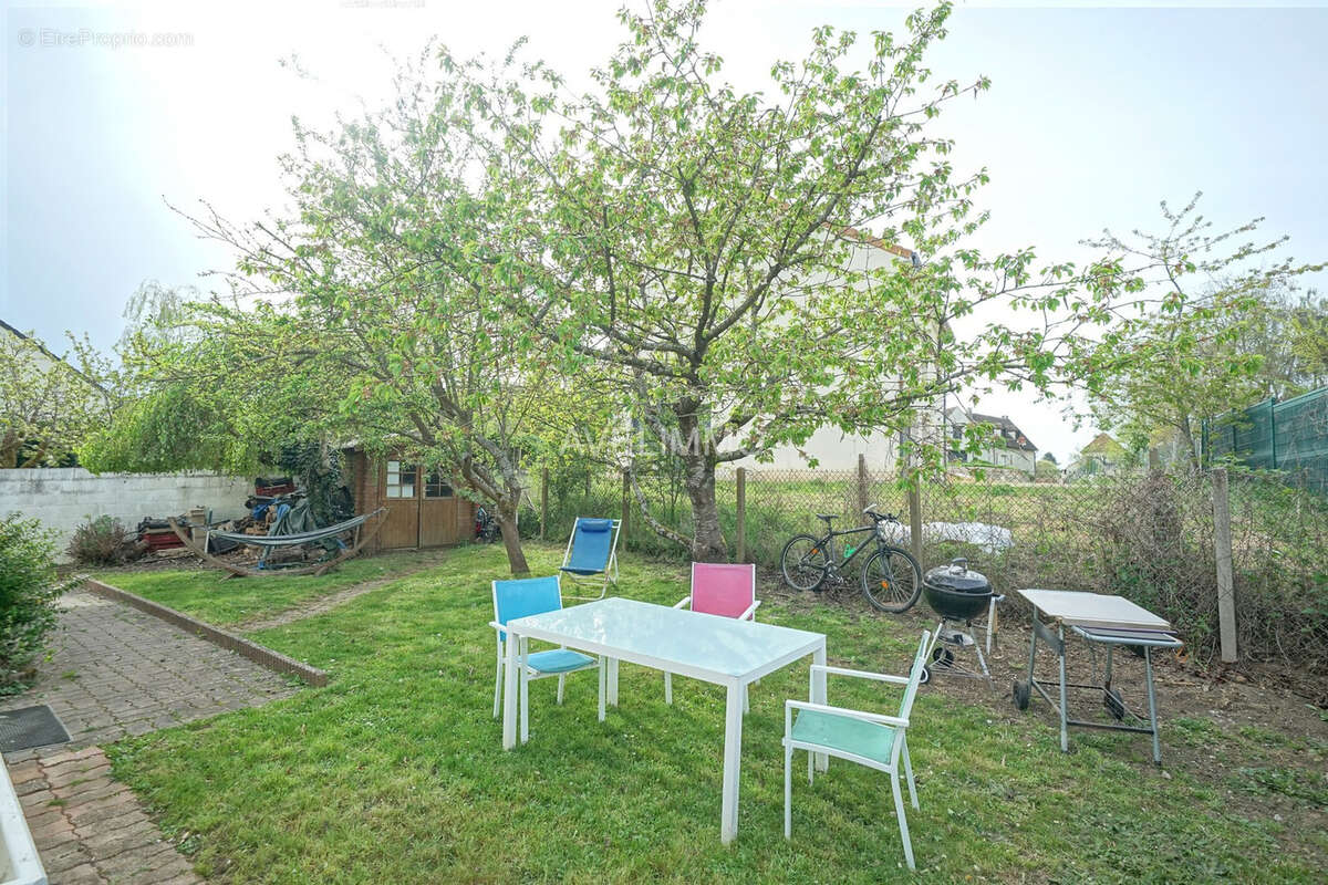 Maison à LA QUEUE-LES-YVELINES