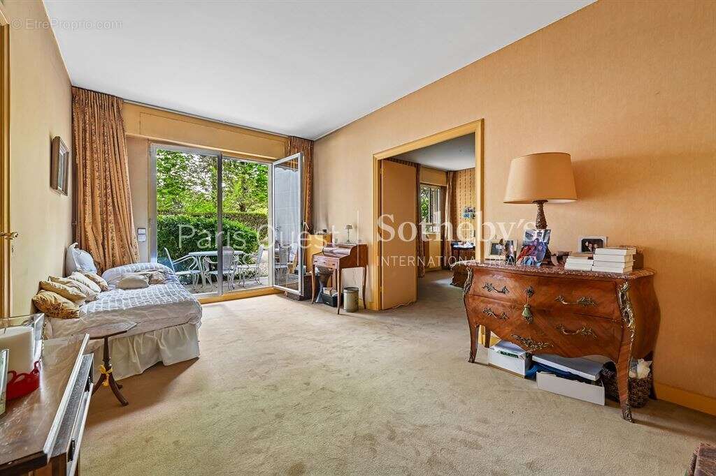Appartement à NEUILLY-SUR-SEINE