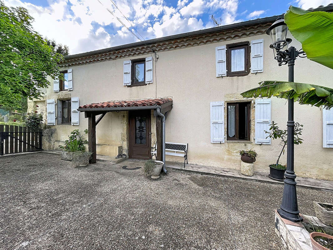 Maison à VIC-FEZENSAC