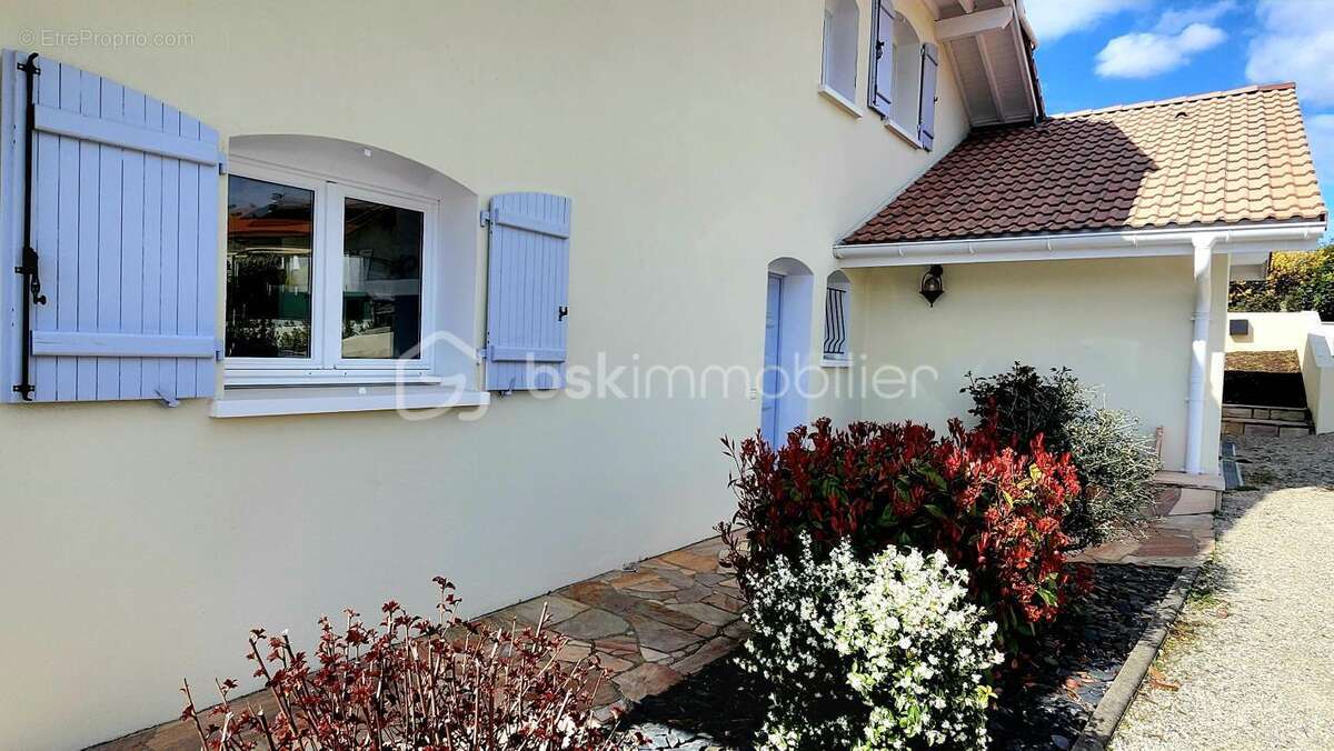 Maison à VETRAZ-MONTHOUX