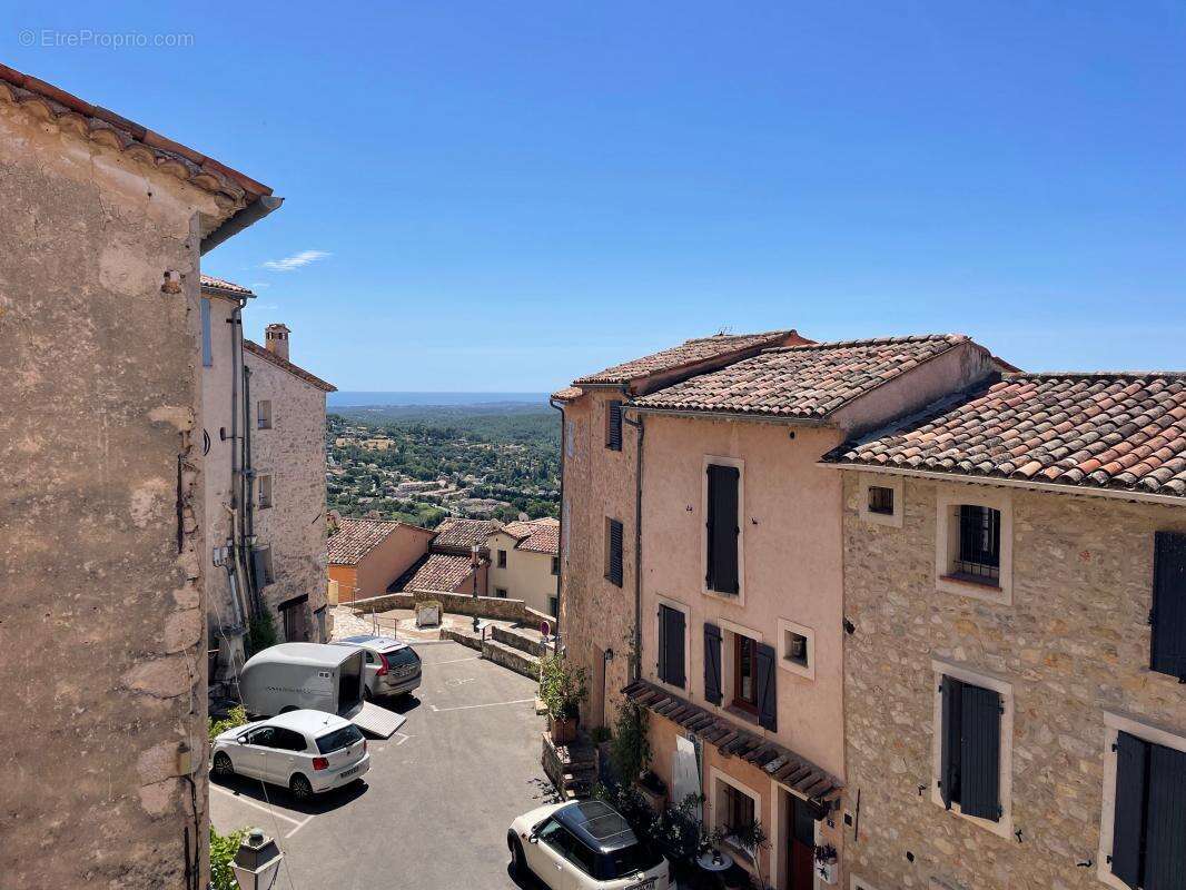 Maison à CHATEAUNEUF-GRASSE