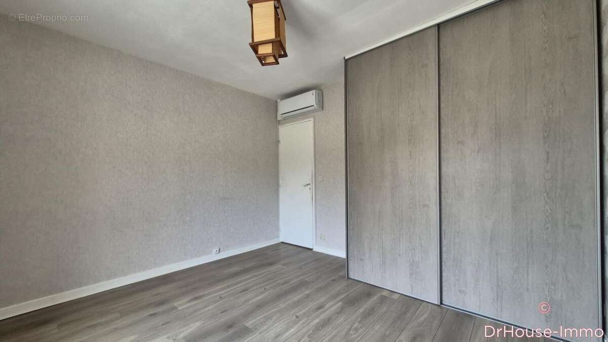 Maison à LE BREUIL-SUR-COUZE