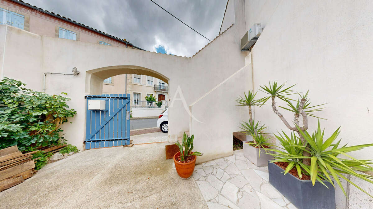 Maison à OUVEILLAN
