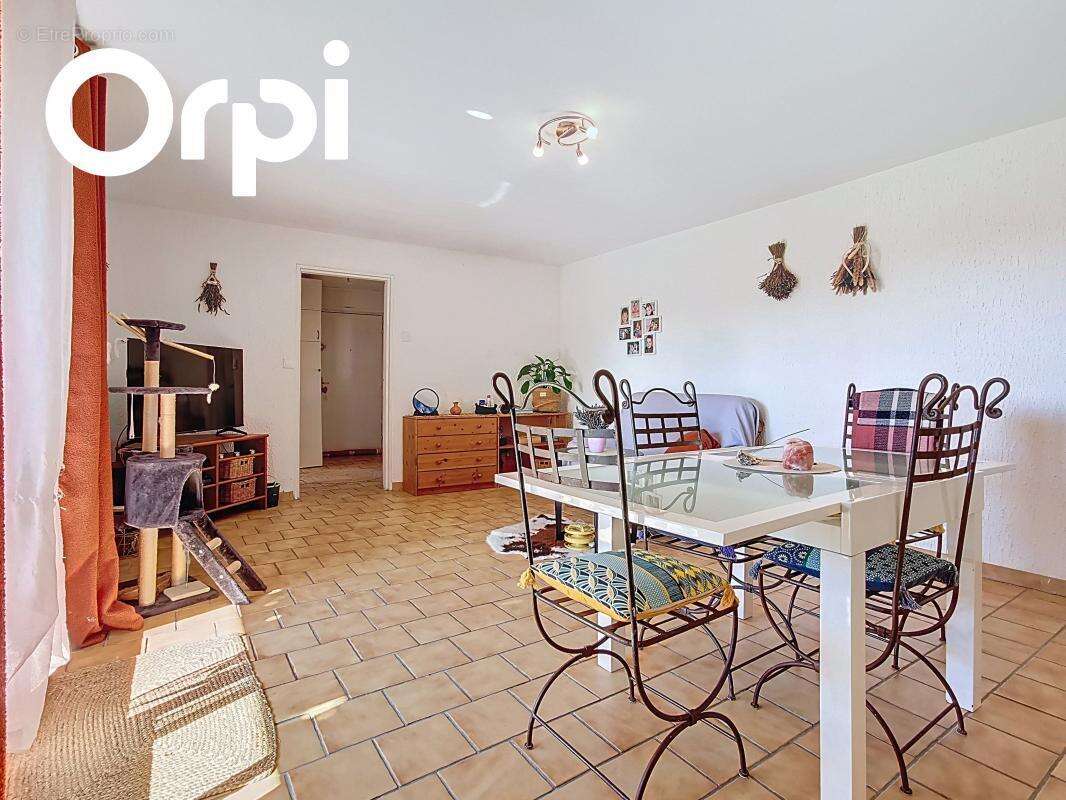 Appartement à SOLLIES-PONT