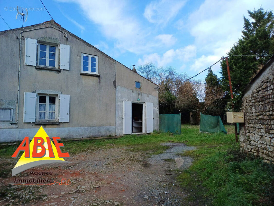 Photo 1 - Maison à SAINT-HILAIRE-DES-LOGES