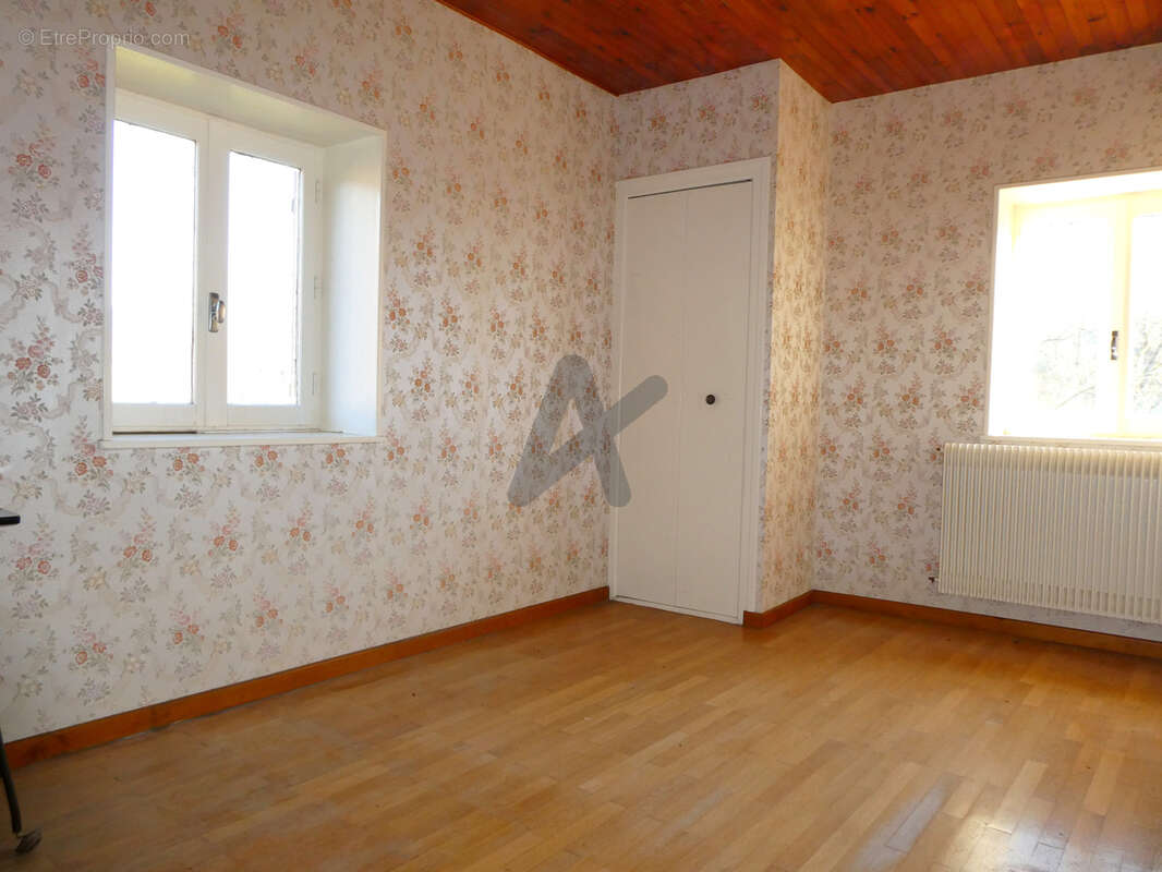 Maison à SAINT-LAURENT-DE-CHAMOUSSET