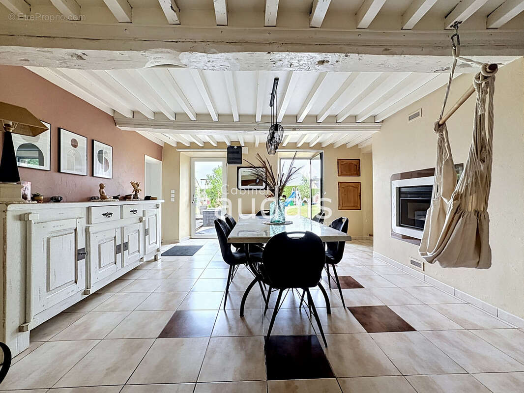 Maison à CONDE-SUR-VIRE