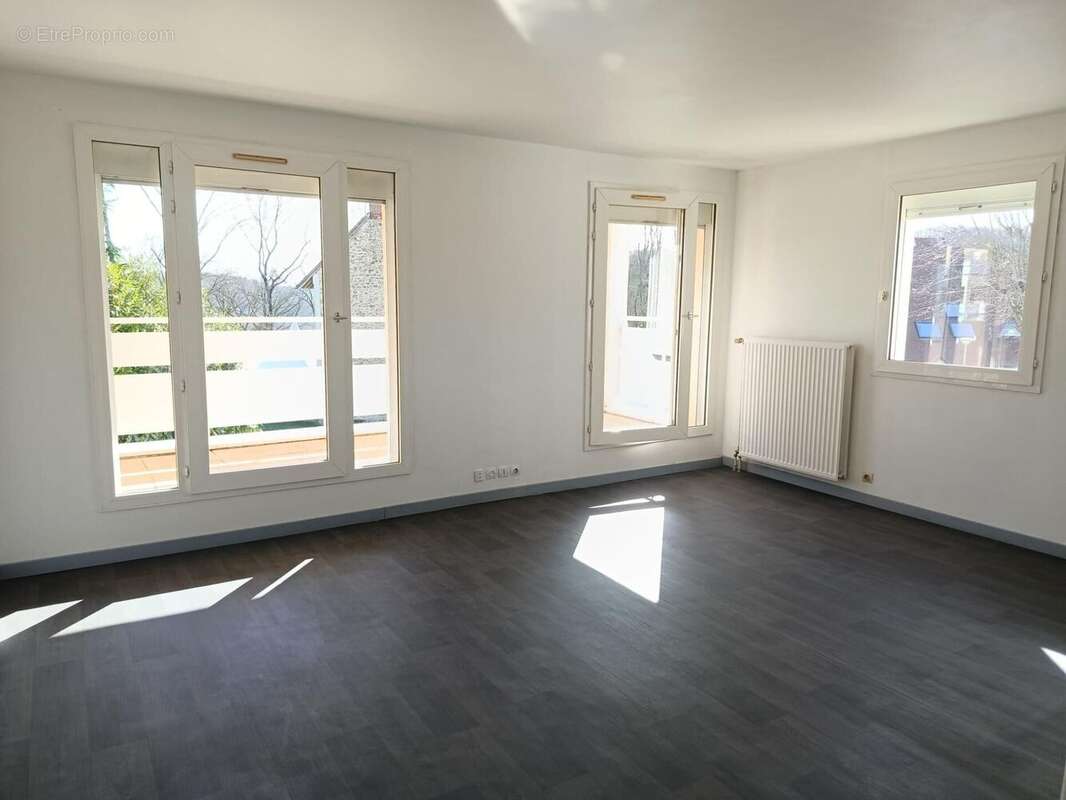 Photo 2 - Appartement à VILLIERS-LE-BACLE