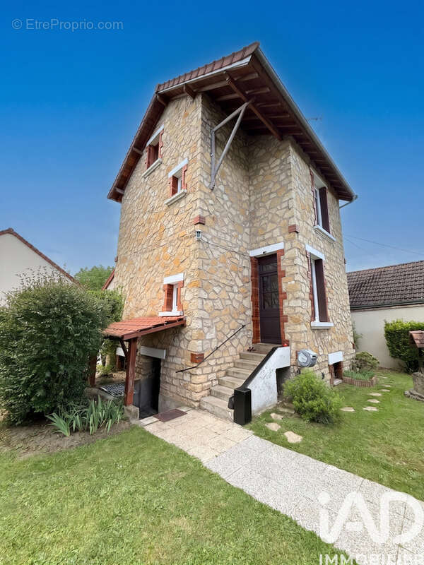 Photo 2 - Maison à SAINT-AMAND-MONTROND