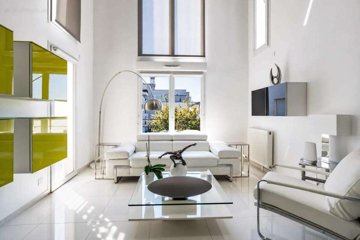 Appartement Duplex de 4 pièces de 82 m² à Stains - photo 2