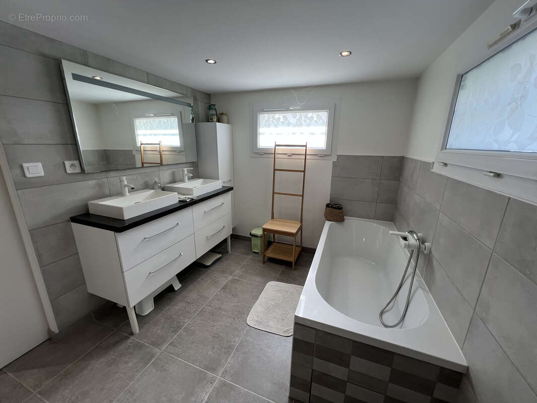 Maison à GUILHERAND-GRANGES