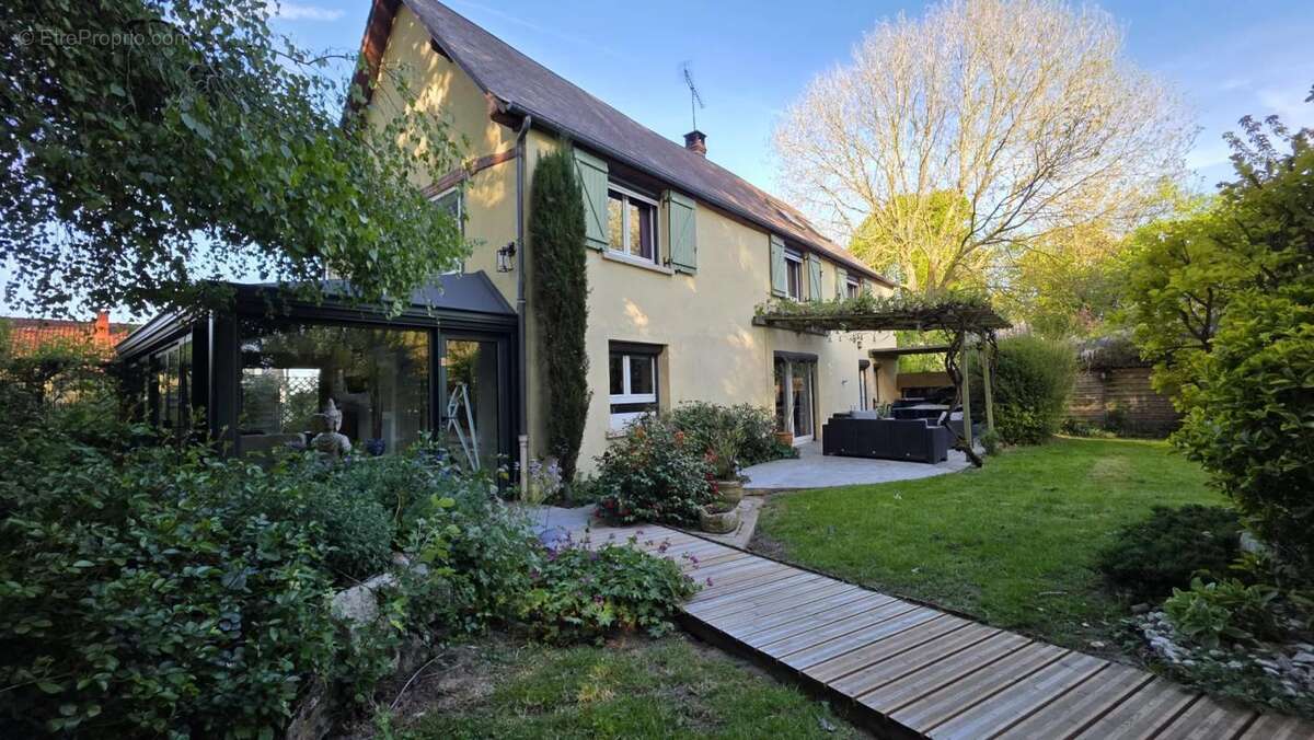 Maison à LUCHY