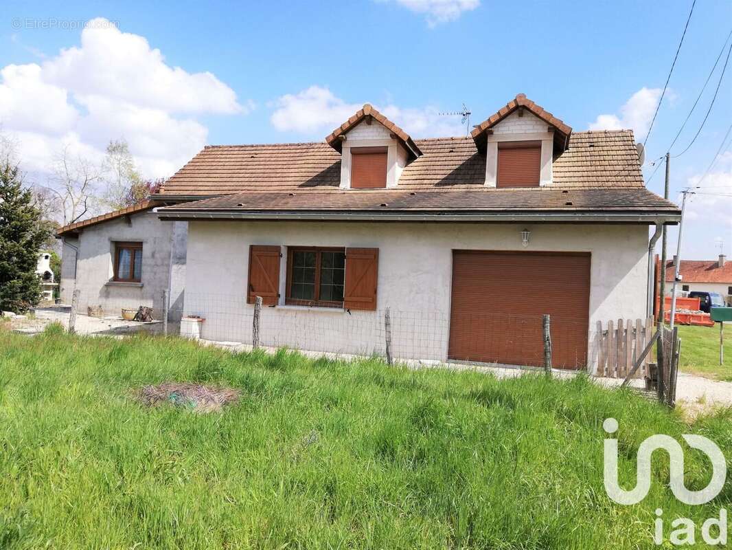 Photo 2 - Maison à SAINT-GERVAIS-EN-VALLIERE