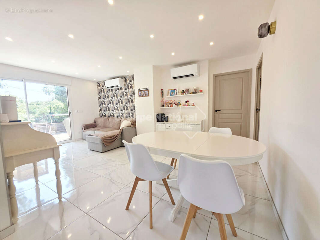 Maison de plain-pied rénovée,  80 m² , Miramas (13140) - photo 4