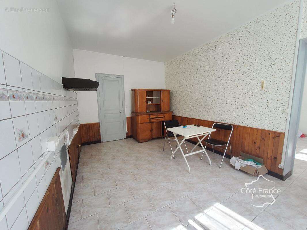 À vendre   Maison mitoyenne avec trois chambres et un  grand - photo 2