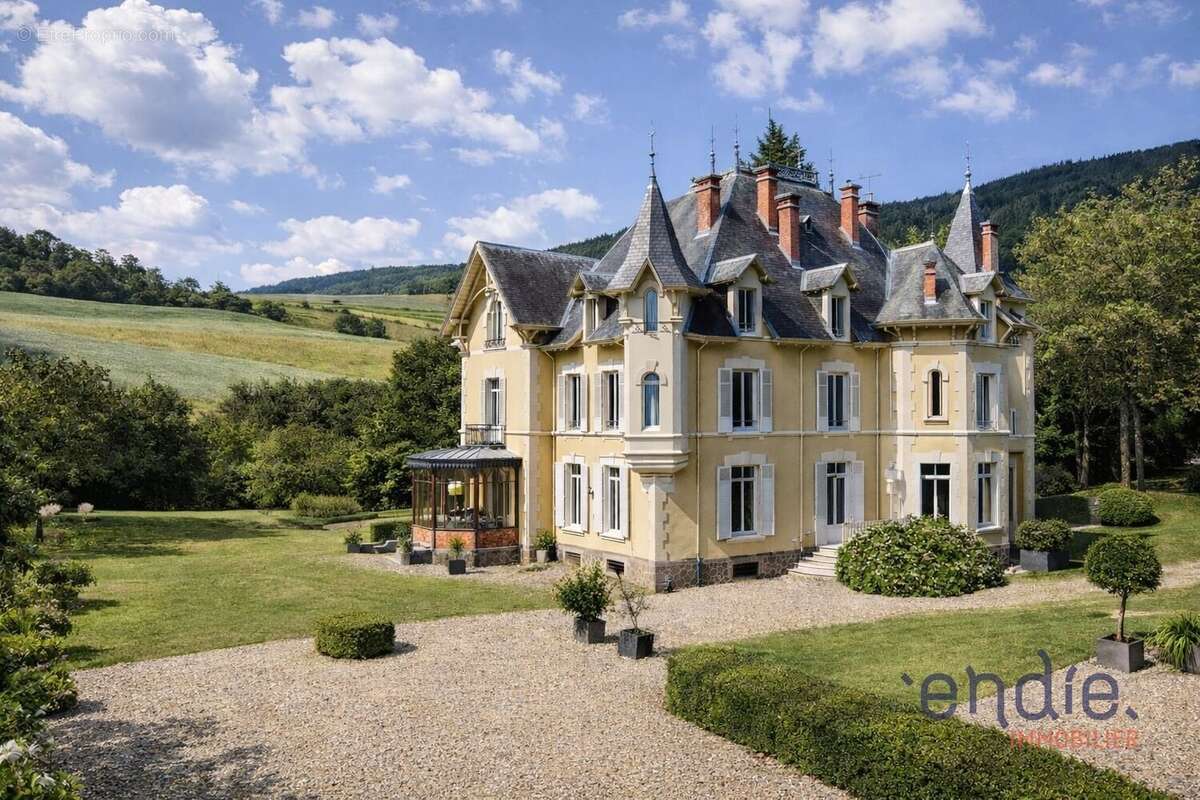 Maison à SAINT-JULIEN-MOLIN-MOLETTE