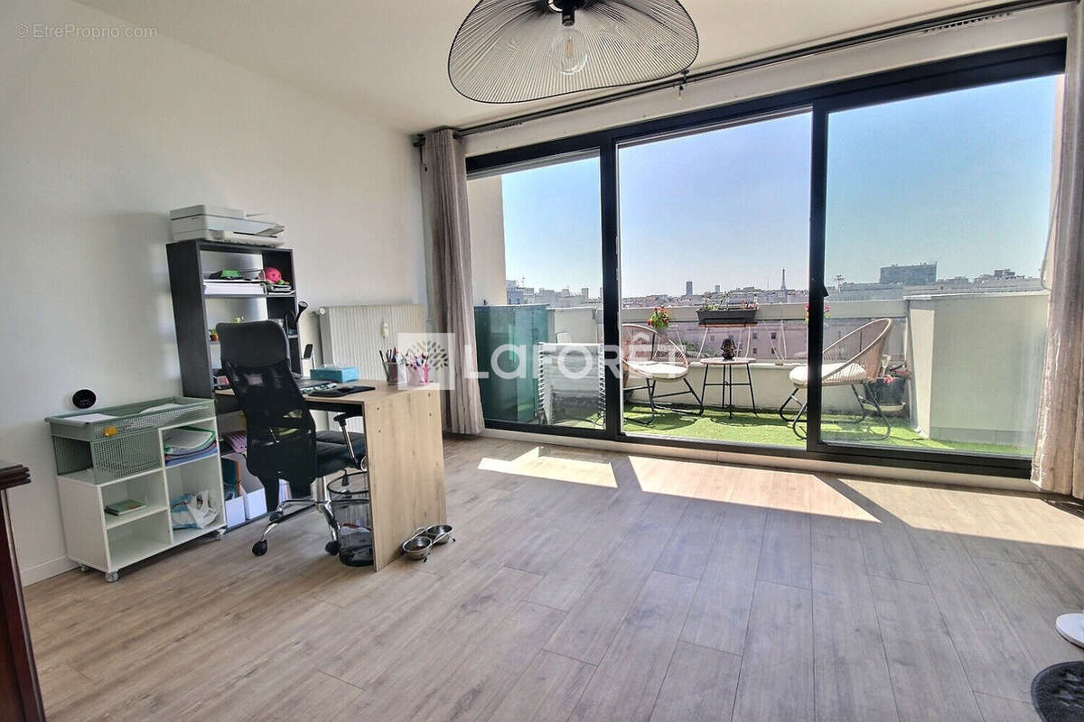 Appartement à COURBEVOIE