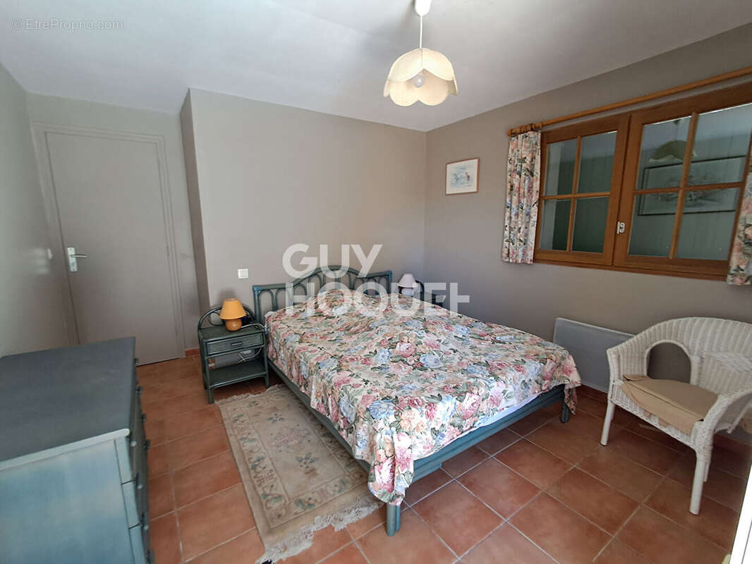 Maison à vendre à La Flotte - 5 pièces, piscine, grand terrain - photo 13