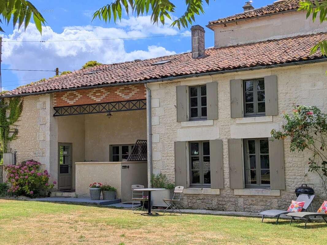 Élégante maison de maître, deux maisons d'amis et une superbe piscine ! - photo 11