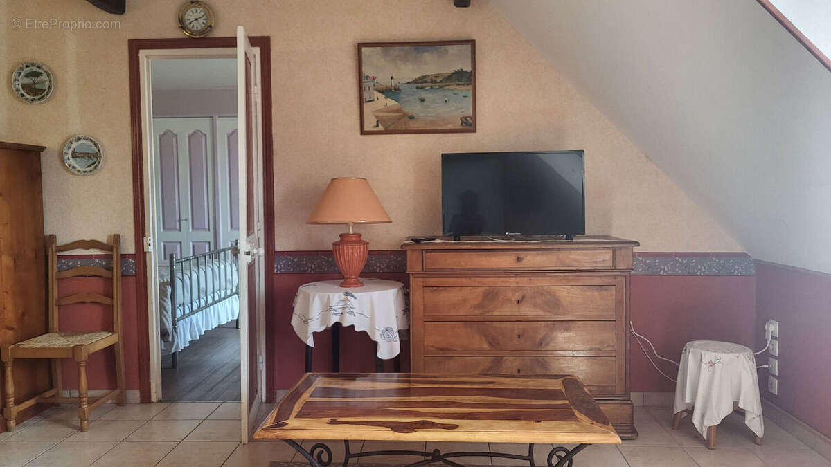 A deux pas du port de Sauzon, maison en parfait état d'entretien avec de beaux volumes habitables - photo 15