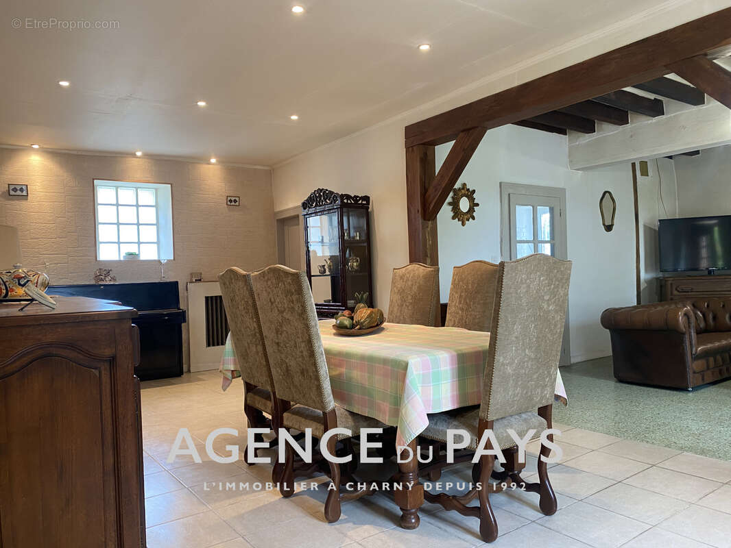 Maison à CHARNY