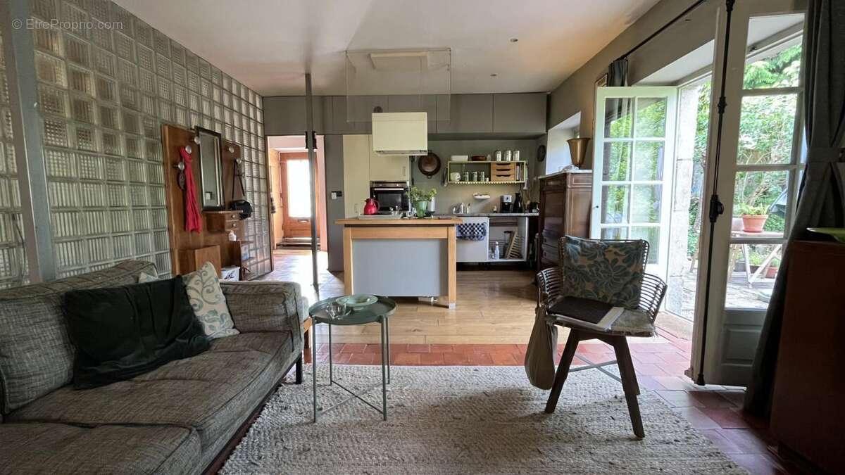 Maison à LAROCHEMILLAY