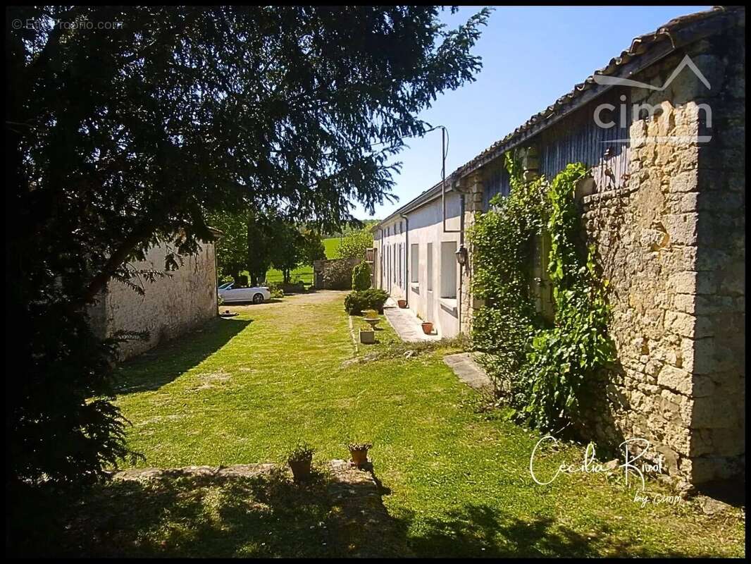 Maison à SAINT-MARTIAL-DE-MIRAMBEAU