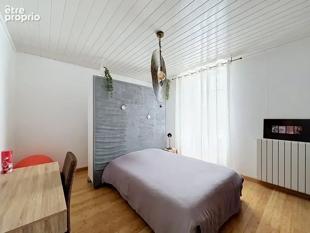 ANGOULEME Pied du Plateau, maison de ville rénovée avec cour et garage. - photo 12