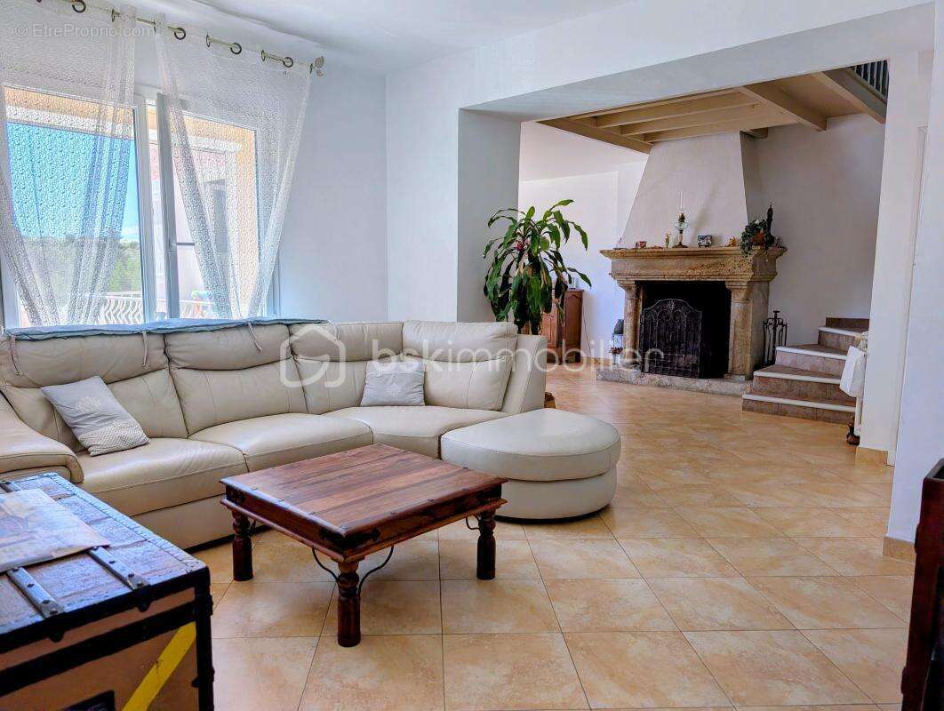 Propriété de 176 m² avec piscine, T2 indépendant et 3 garages - photo 5