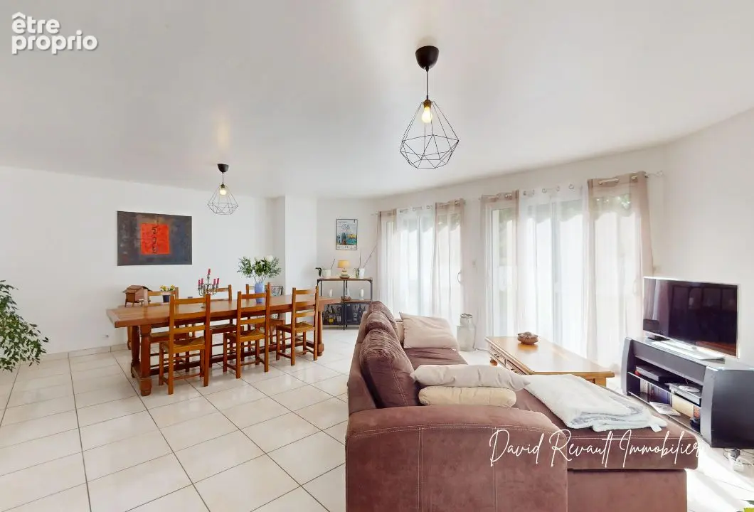 Maison familiale à Elven, 170 m² habitables, 8 pièces dont 5 chambres, édifiée sur un terrain de 555 m². Prix de vente : 431 600 - photo 4