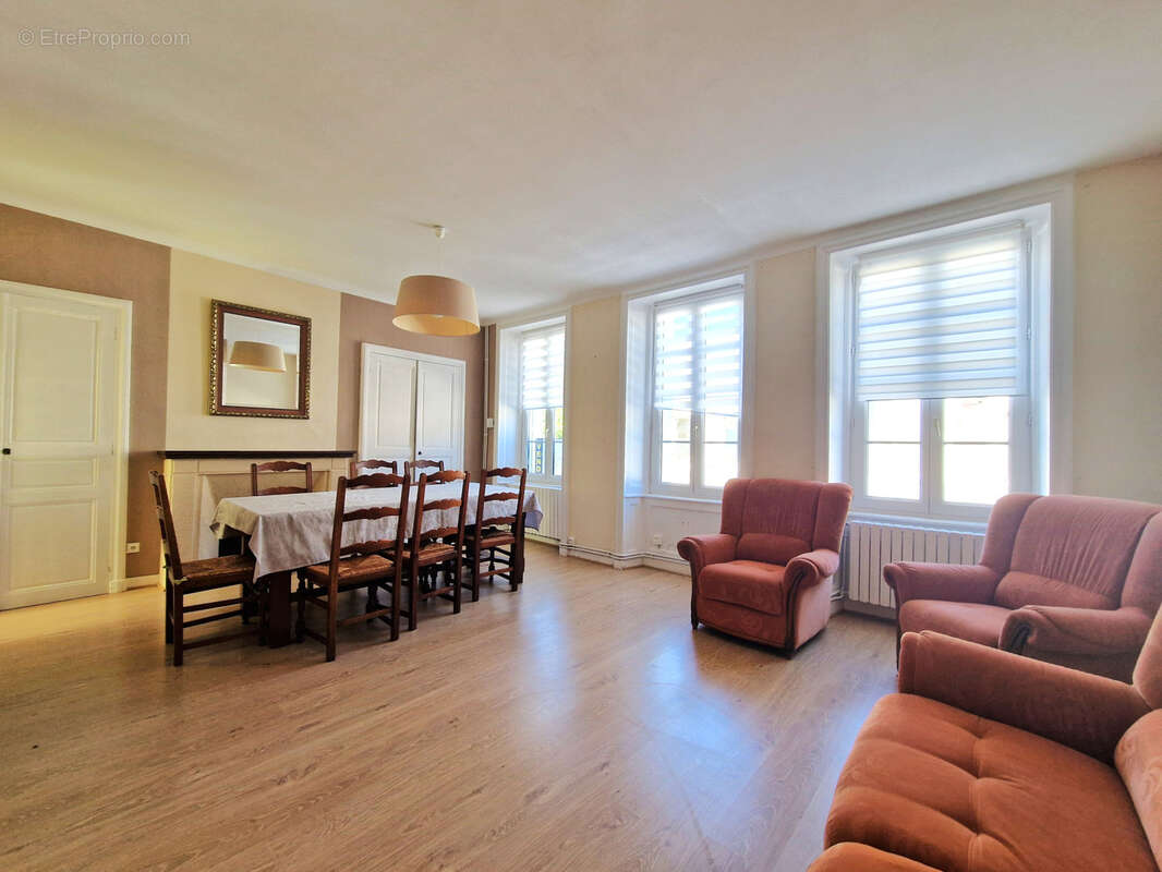 Immeuble composé de deux logements - Idéal investissement - photo 2