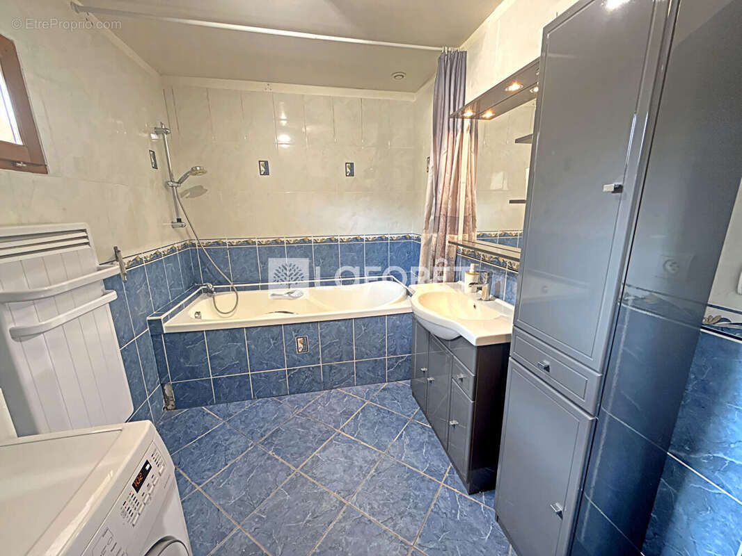 Maison à BAGE-LA-VILLE