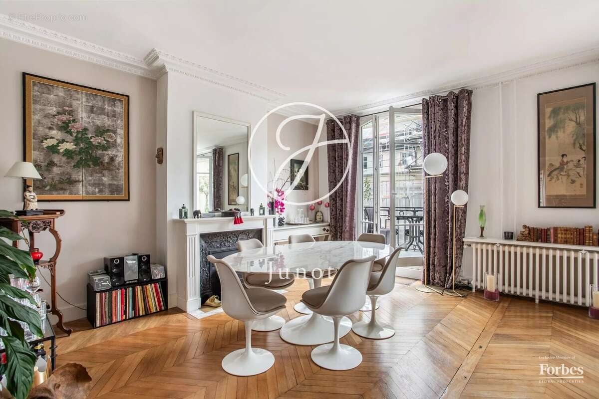 Appartement à PARIS-17E