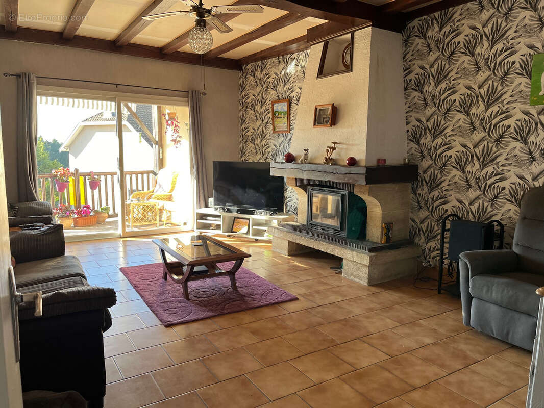 Maison à COUSSAC-BONNEVAL