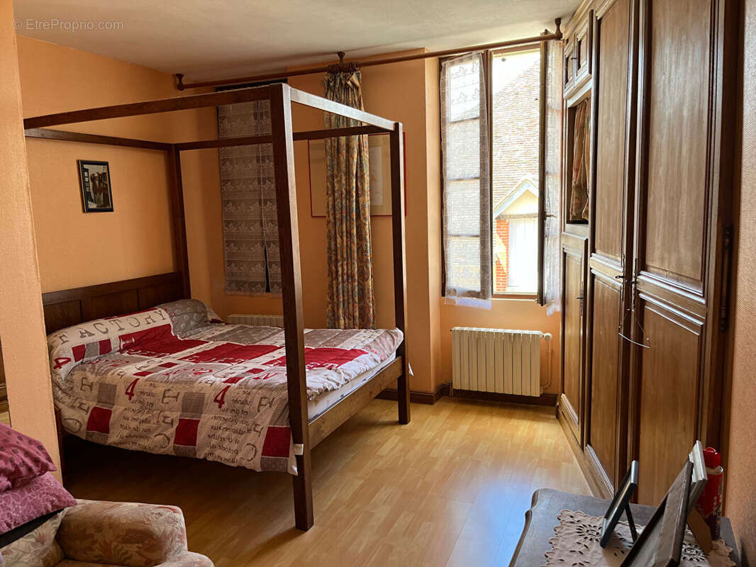 Maison à COULANGES-LA-VINEUSE