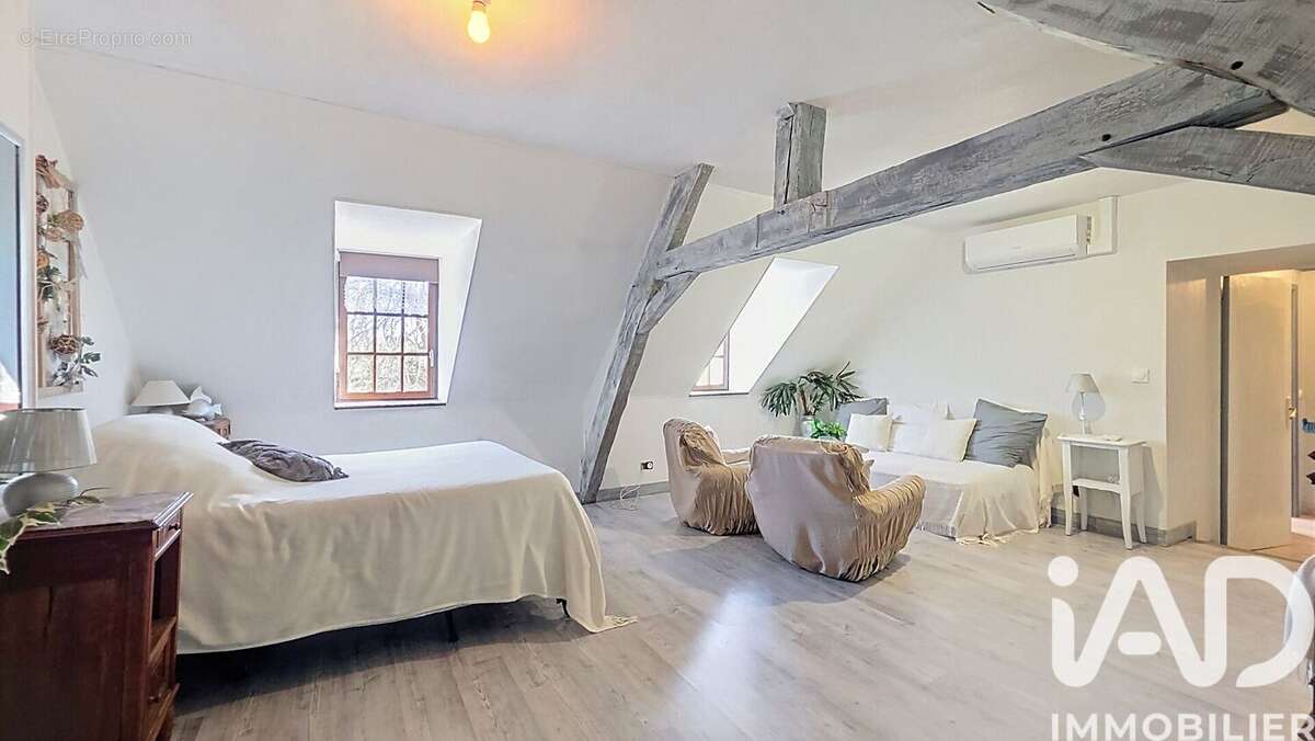 Maison 221 m² à Saint-Hilaire  - photo 8