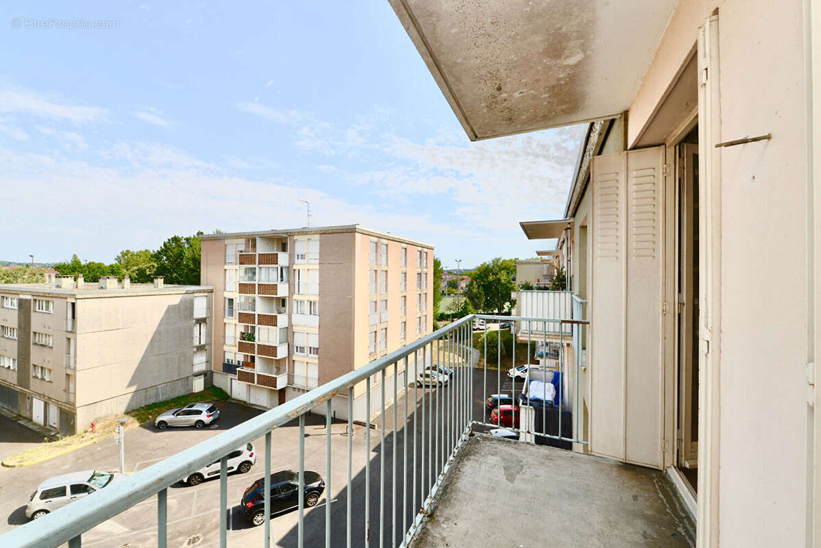 Appartement 3 pièces de 73 m²  - Balcon, parking et cave - Amouroux - photo 6
