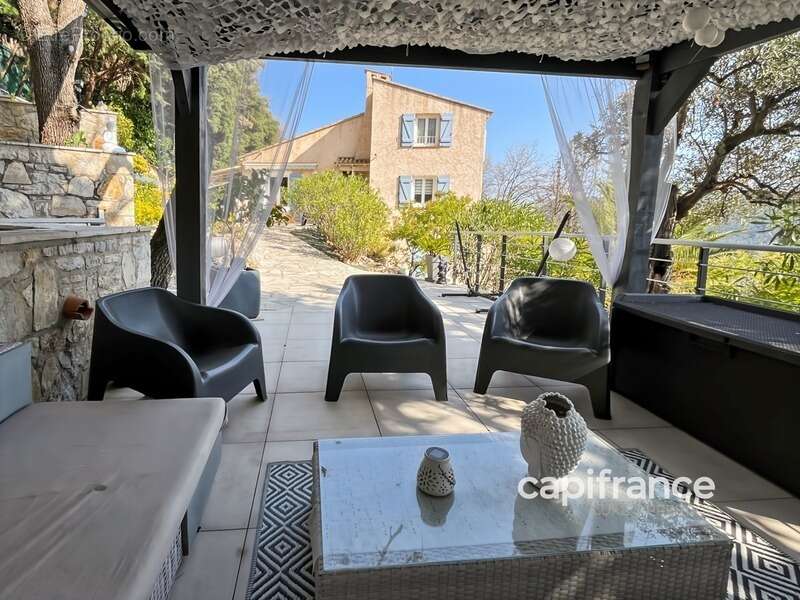 Maison à BAGNOLS-EN-FORET