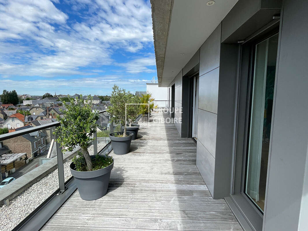 A VENDRE - GIBOIRE - Appartement de prestige 5 pièces à vendre à Rennes Nord Saint-Martin, dernier étage avec vue dégagée - photo 6