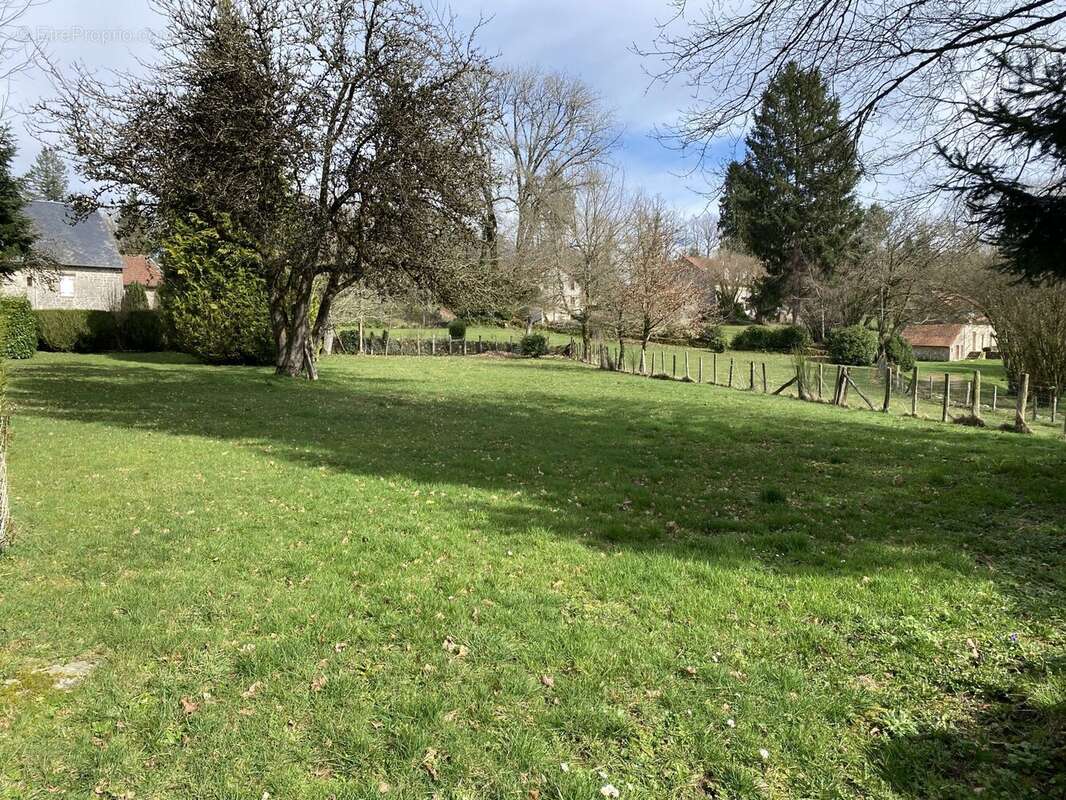 Maison à EYMOUTIERS