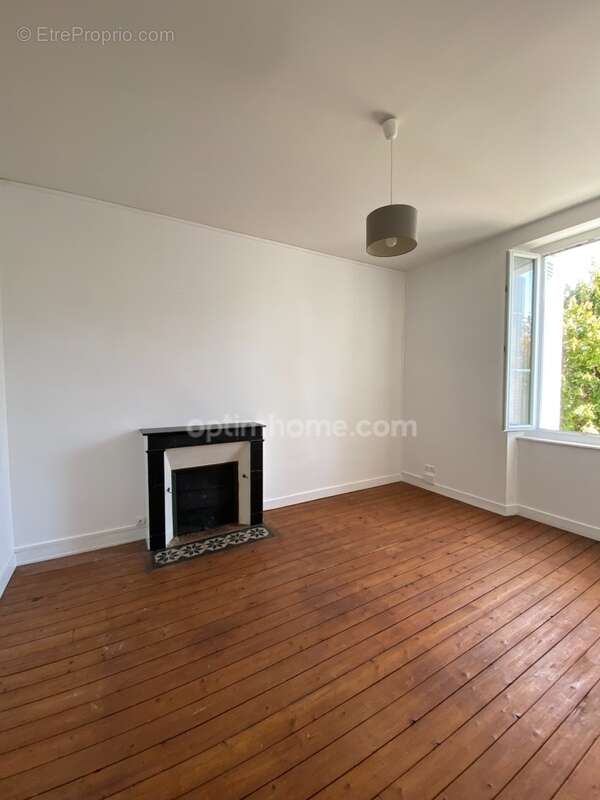 Maison à RUELLE-SUR-TOUVRE