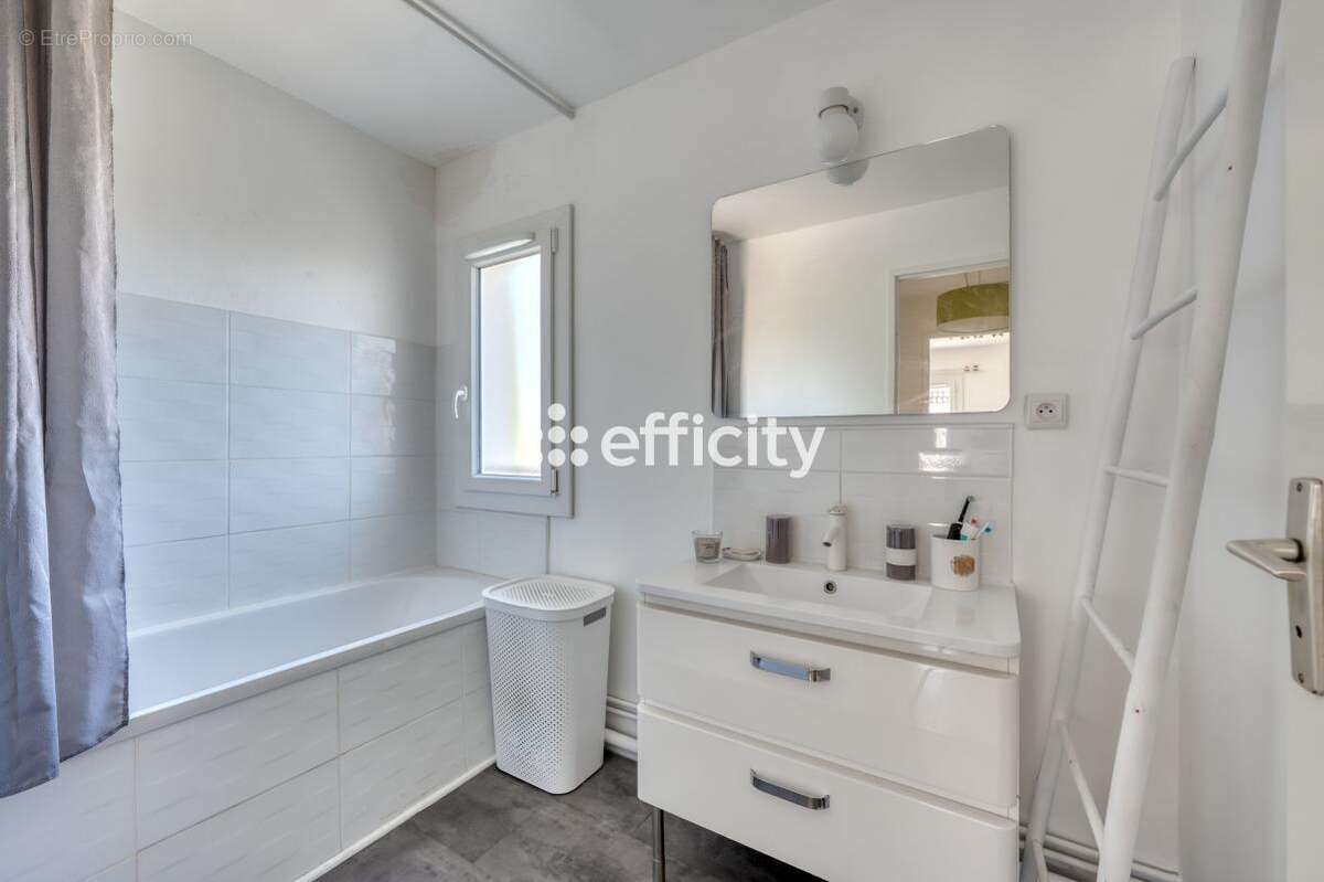 Maison à COMBS-LA-VILLE