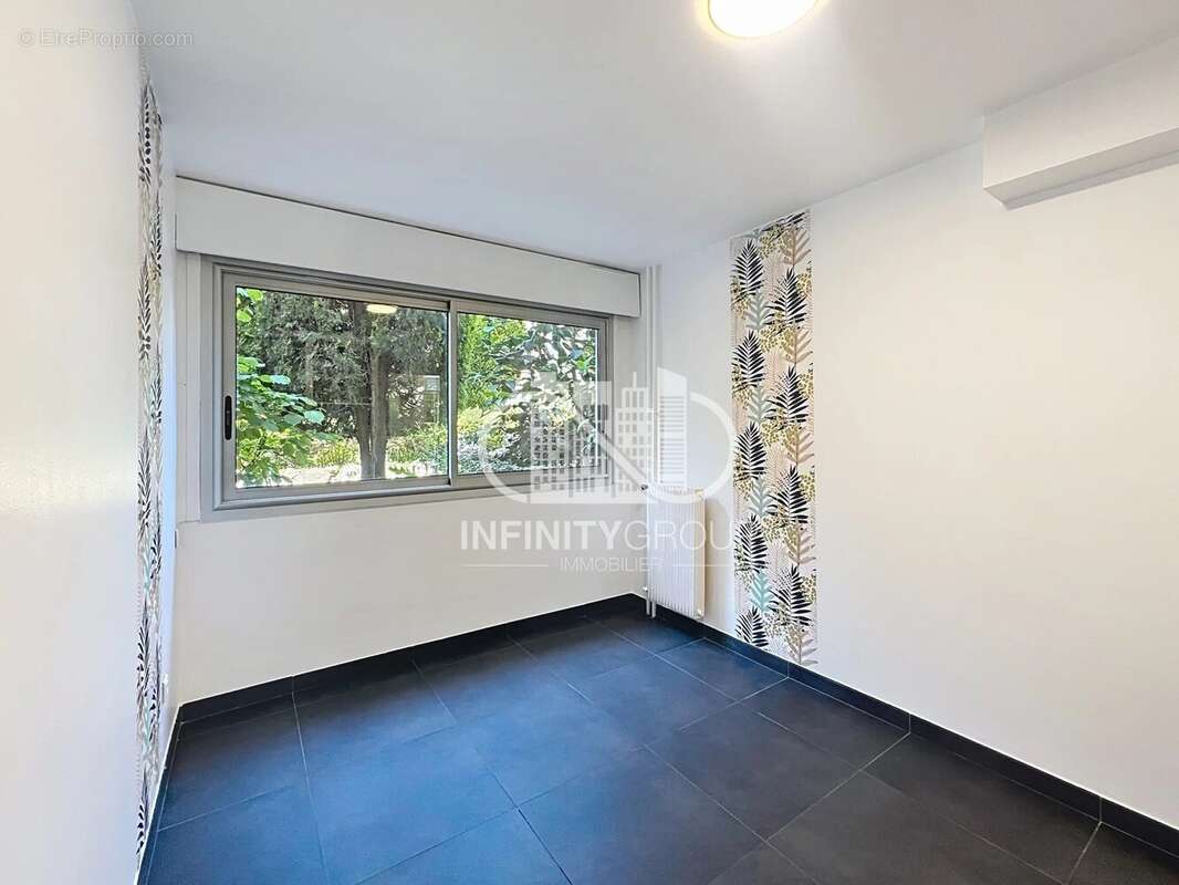 Appartement à VALLAURIS